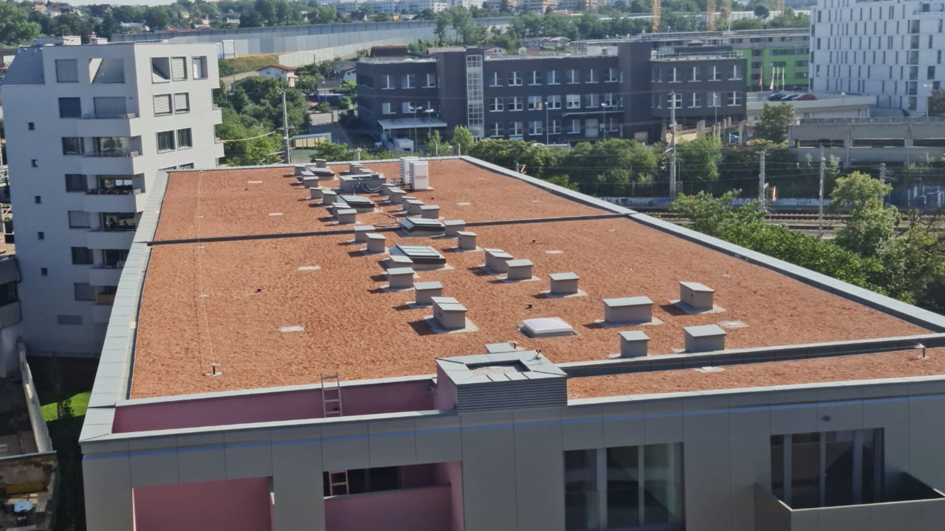 Blitzschutz Montage auf Wohnhaus in Wien