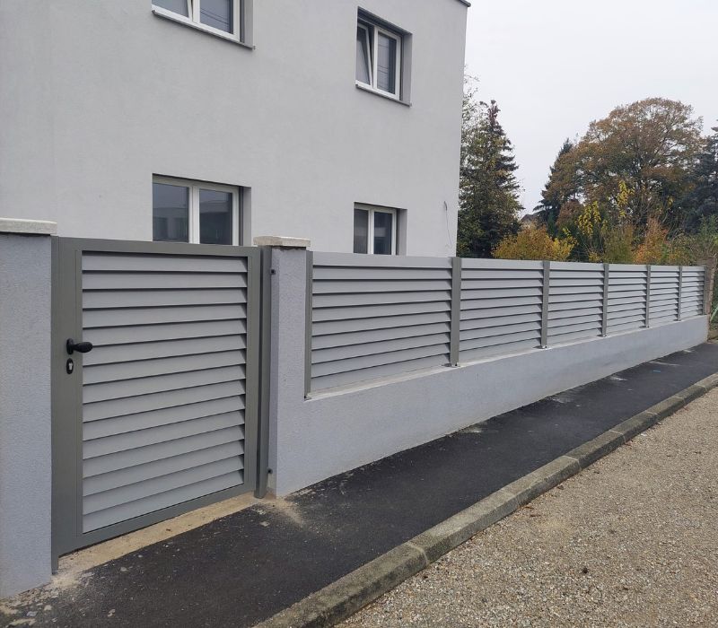 Metallzaun und Schiebetor in Krems Niederösterreich - Mana e.U.